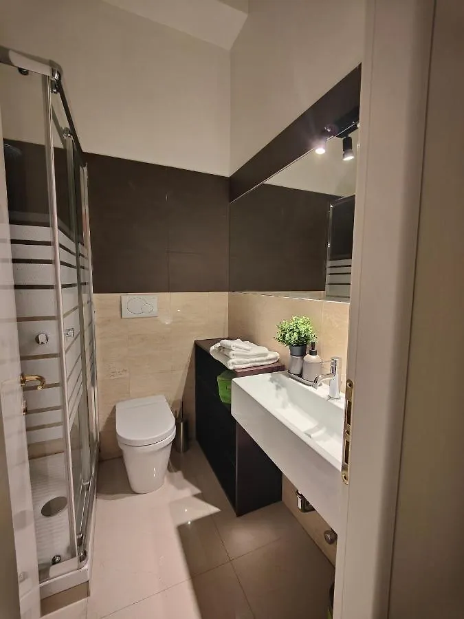 Designed Pop Apartment 2 Bedrooms, 2 Baths In Milan Center - Wifi, Ac, Steps From Subway M1 And M2, Central Station And Airport Connected