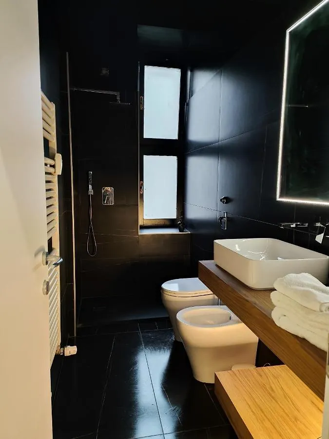 Designed Pop Apartment 2 Bedrooms, 2 Baths In Milan Center - Wifi, Ac, Steps From Subway M1 And M2, Central Station And Airport Connected