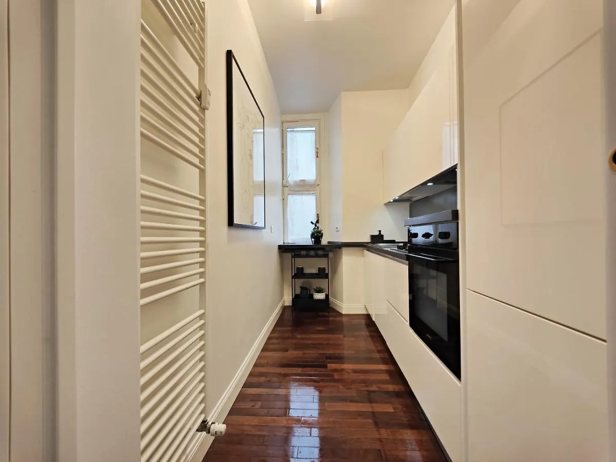Designed Pop Apartment 2 Bedrooms, 2 Baths In Milan Center - Wifi, Ac, Steps From Subway M1 And M2, Central Station And Airport Connected 0*,