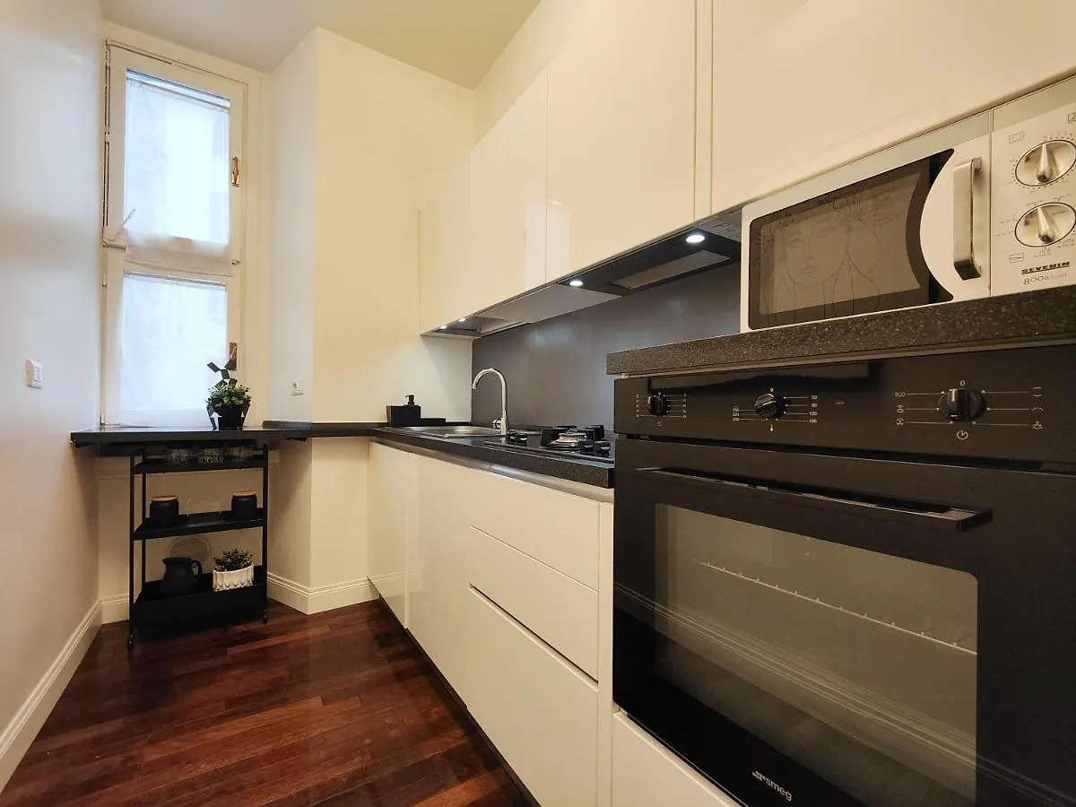 Designed Pop Apartment 2 Bedrooms, 2 Baths In Milan Center - Wifi, Ac, Steps From Subway M1 And M2, Central Station And Airport Connected