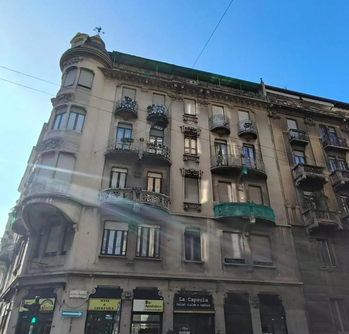 Designed Pop Apartment 2 Bedrooms, 2 Baths In Milan Center - Wifi, Ac, Steps From Subway M1 And M2, Central Station And Airport Connected Italy